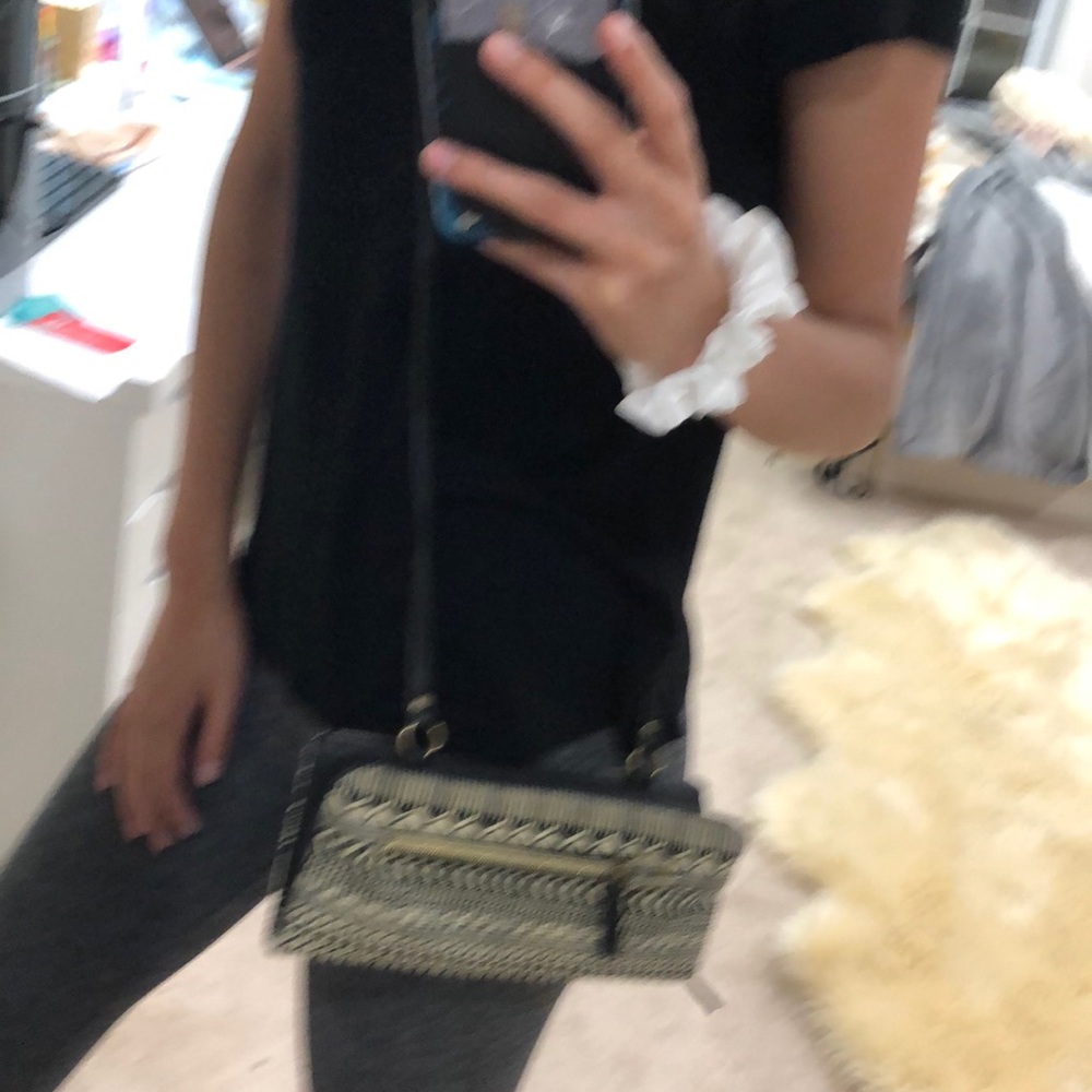 Patterned crossbody wallet - Picture 3 of 3